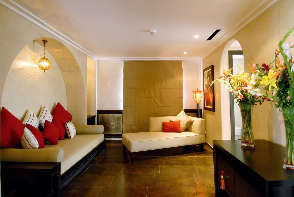 A warm, inviting Neon waiting lounge